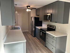 4240 Commercial St in Port Charlotte, FL - Building Photo - Building Photo