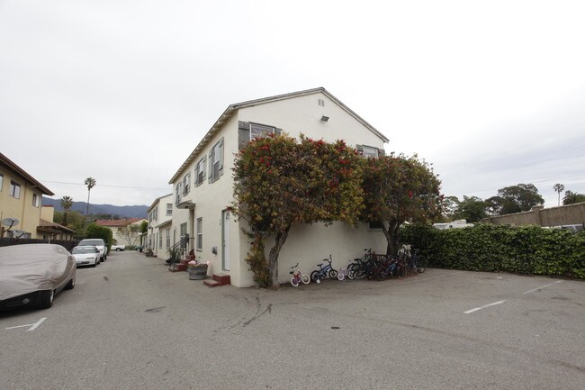 312 S Voluntario St in Santa Barbara, CA - Foto de edificio - Building Photo