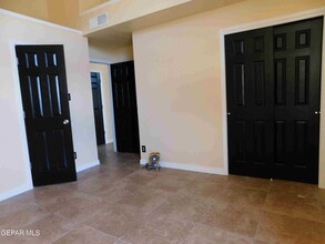 1594 Rebecca Ann Dr in El Paso, TX - Foto de edificio - Building Photo