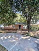 525 Landers St in Monroe, GA - Building Photo