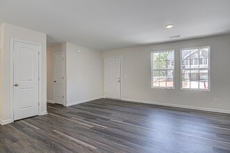 1325 W Sedgefield Dr in Winston-Salem, NC - Building Photo - Building Photo