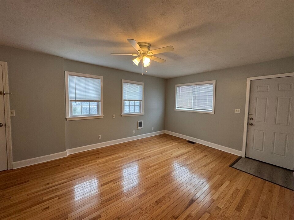 780 State Rd-Unit -1 in Westport, MA - Building Photo