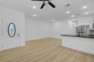 8410 Sunnyhill St in Houston, TX - Building Photo - Building Photo