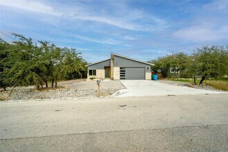 21802 Surrey Ln in Lago Vista, TX - Building Photo - Building Photo