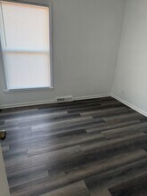 6527 NW Fairway Dr in Kansas City, MO - Building Photo - Building Photo