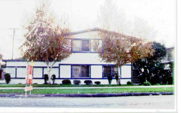 230 E 8th St in Upland, CA - Building Photo