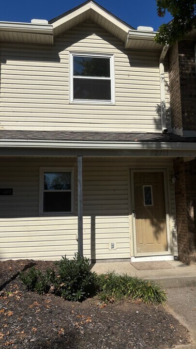 2213 Emery Ln in Franklin, TN - Building Photo