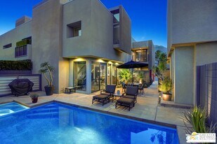 1536 E Baristo Rd in Palm Springs, CA - Building Photo
