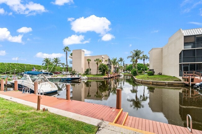 17 Royal Palm Way in Boca Raton, FL - Building Photo - Building Photo
