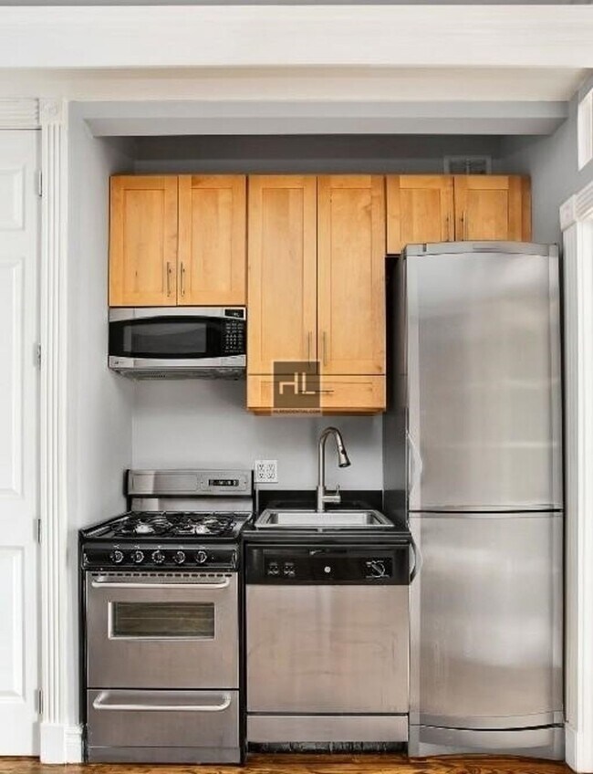 East 1st Street in New York, NY - Building Photo - Building Photo