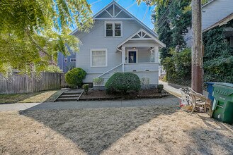 1215 NE 55th St in Seattle, WA - Building Photo - Building Photo