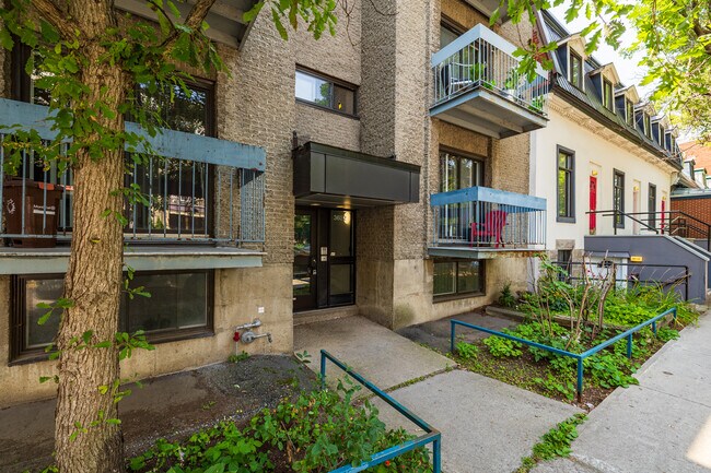 3620-3622 De Bullion in Montréal, QC - Building Photo - Building Photo
