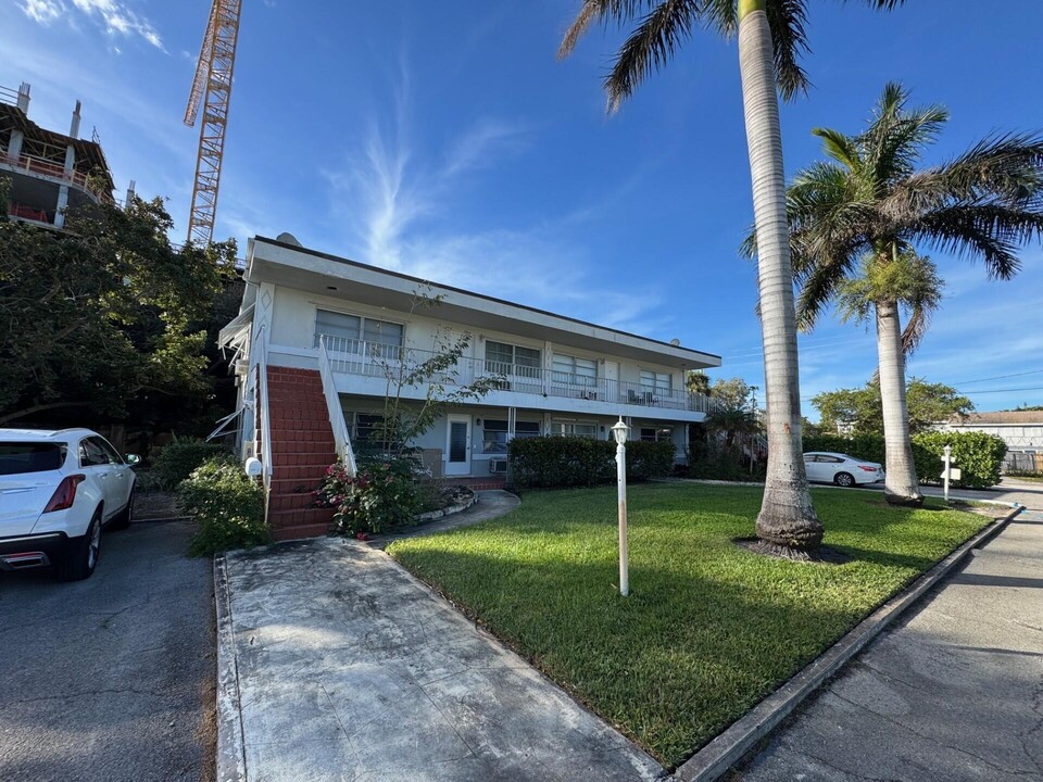 4802 N Flagler Dr in West Palm Beach, FL - Building Photo