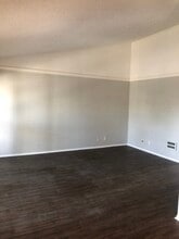 631 S Prospect Ave, Unit 203 in Redondo Beach, CA - Foto de edificio - Building Photo