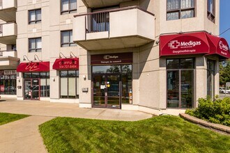 4865-4885 Jean-Talon Rue O in Montréal, QC - Building Photo - Building Photo