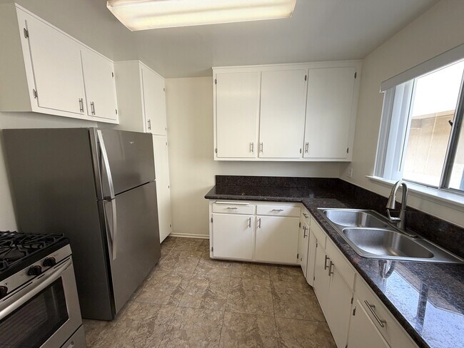 255 Oakland Ave in Pasadena, CA - Foto de edificio - Building Photo