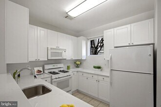 9490 Virginia Center Blvd in Vienna, VA - Building Photo - Building Photo