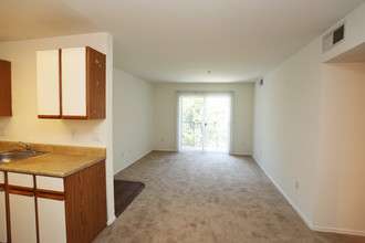 Castaic Lake Senior Apartments in Castaic, CA - Building Photo - Building Photo