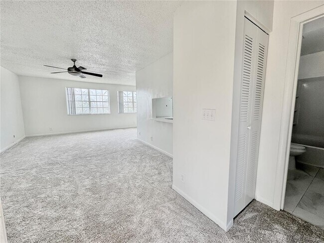 8734 SW 3rd St, Unit 204 in Pembroke Pines, FL - Building Photo - Building Photo