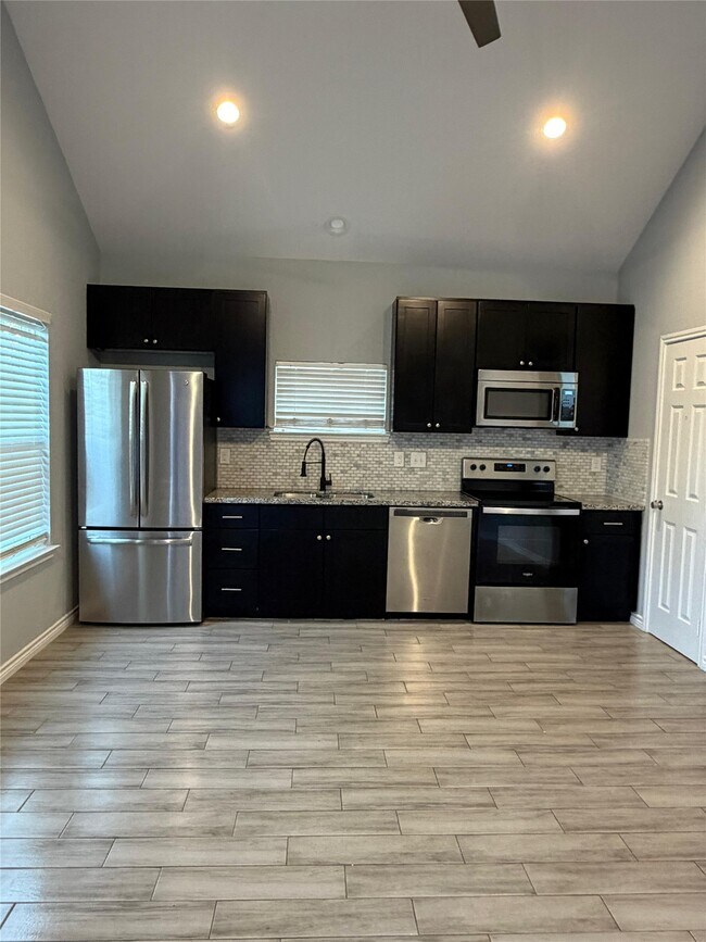 16992 W Dounreay St in Montgomery, TX - Foto de edificio - Building Photo