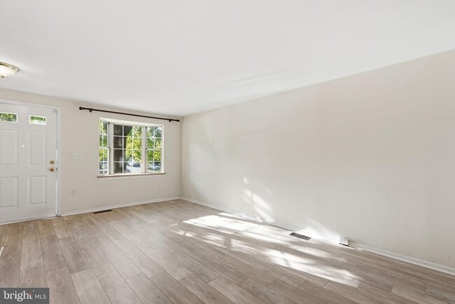 129 Bickel Ct in Sterling, VA - Building Photo - Building Photo