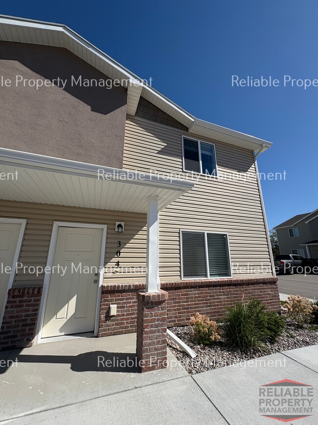 property at 2015 Lawrence Ln