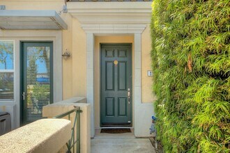 1113 Davis St in San Leandro, CA - Building Photo - Building Photo