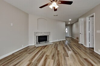 18318 Atasca Wds Trce in Humble, TX - Foto de edificio - Building Photo