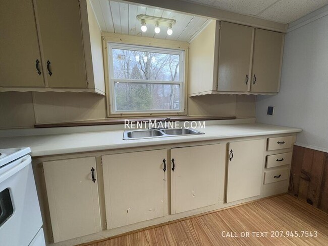 30 Park Dr in Canaan, ME - Building Photo - Building Photo