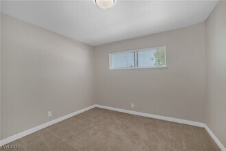 416 Rossmoyne Ave in North Las Vegas, NV - Building Photo - Building Photo