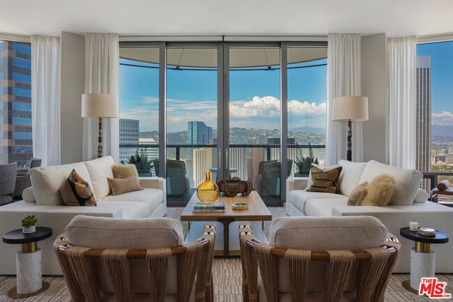 211 Elm Ct in Los Angeles, CA - Building Photo - Building Photo