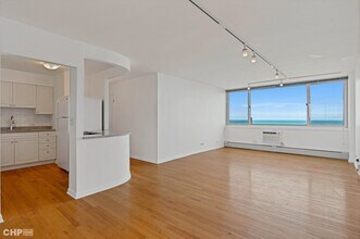 2144 N Lincoln Park W in Chicago, IL - Building Photo - Building Photo
