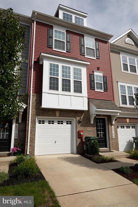 43754 Winterberry Wy in California, MD - Building Photo