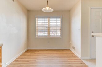 906 Heritage Way, Unit 906 in Wilton, NY - Foto de edificio - Building Photo