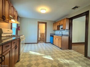 14 Codington St in Raritan, NJ - Building Photo - Building Photo