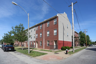 College Hill Apartments in St. Louis, MO - Foto de edificio - Building Photo