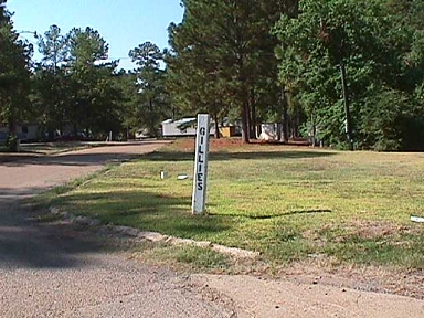 2109 Nolan Trace Rd in Leesville, LA - Building Photo