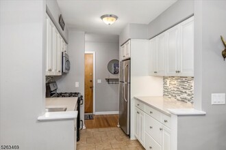 565 Grove St, Unit Beautiful 1 bedroom in Clifton, NJ - Foto de edificio - Building Photo