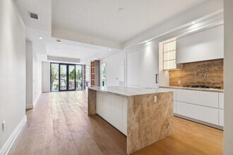 2 Forest Hill Rd in Toronto, ON - Building Photo - Building Photo