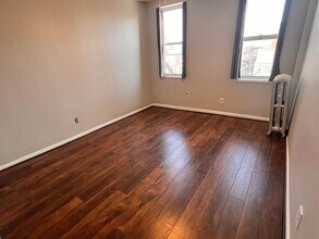 217 44th St in Union City, NJ - Foto de edificio - Building Photo