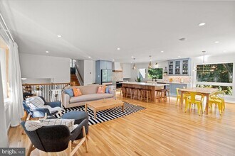 6123 Beech Tree Dr in Alexandria, VA - Building Photo - Building Photo