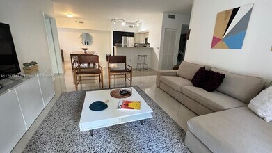 19701 E Country Club Dr, Unit 5108 in Aventura, FL - Building Photo - Building Photo