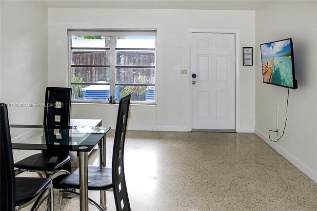 2441 NW 9th Terrace in Wilton Manors, FL - Building Photo - Building Photo