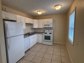 1102 Frankford Ave in Panama City, FL - Foto de edificio - Building Photo