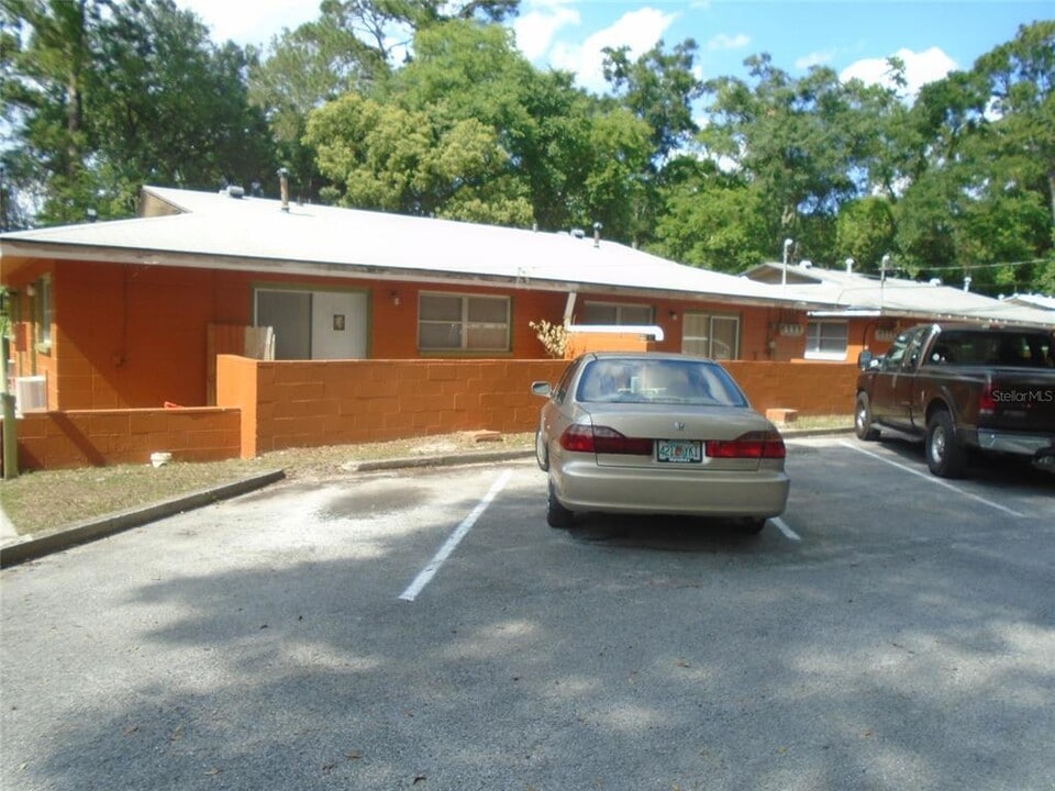 1935 NW 4th Ave in Gainesville, FL - Building Photo