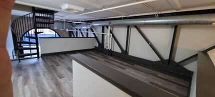 600 Broadway Ave NW in Grand Rapids, MI - Foto de edificio - Building Photo