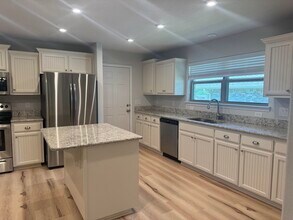 2018 Broad St in Crestview, FL - Building Photo - Building Photo
