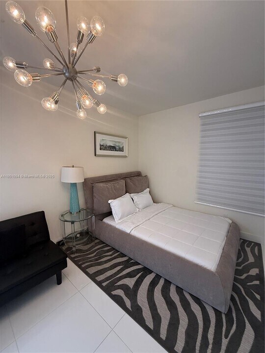 10363 NW 63rd Terrace in Doral, FL - Building Photo