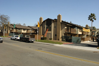 Westlake Gardens in San Marcos, CA - Foto de edificio - Building Photo