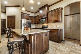 542 W Chickasaw Ct Way in Mustang, OK - Building Photo - Building Photo